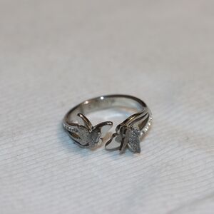 Elegant Silver Butterfly Ring